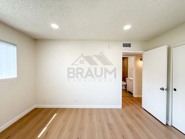 14801 DELANO — Photo 22
