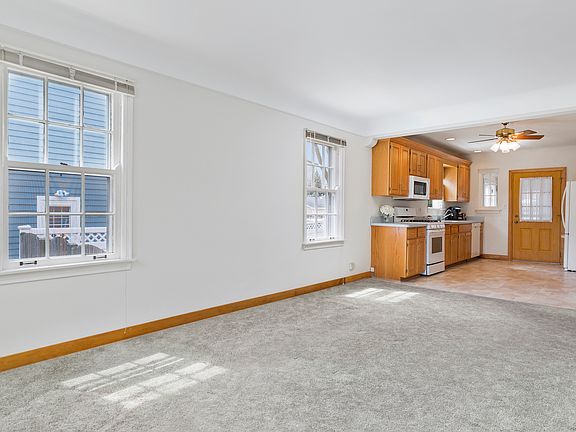 5th image of 736 N Stone Ave