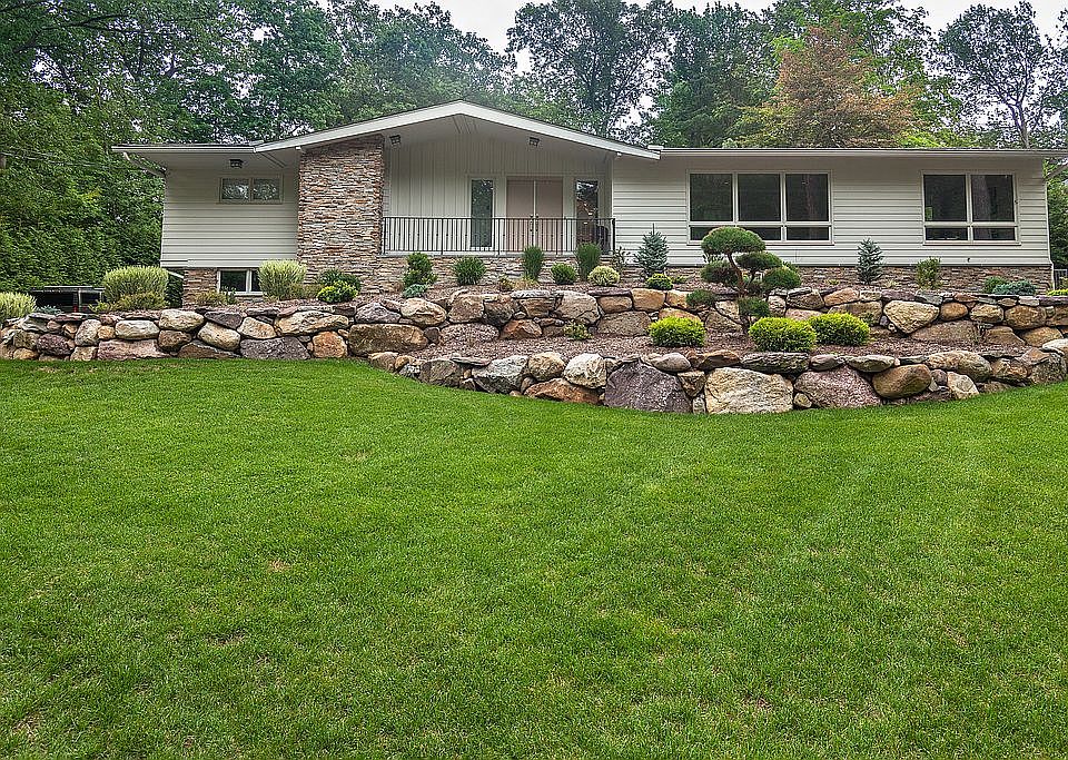 1st image of 84 Evergreen Dr