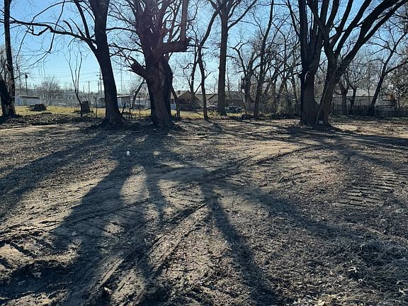5th image of 700 N Sherman Ave