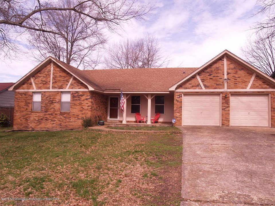 1st image of 352 Sandalwood Dr