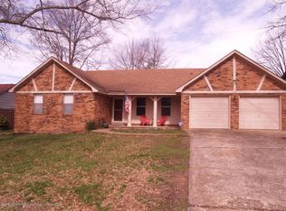 352 Sandalwood Dr, Southaven, MS 38671