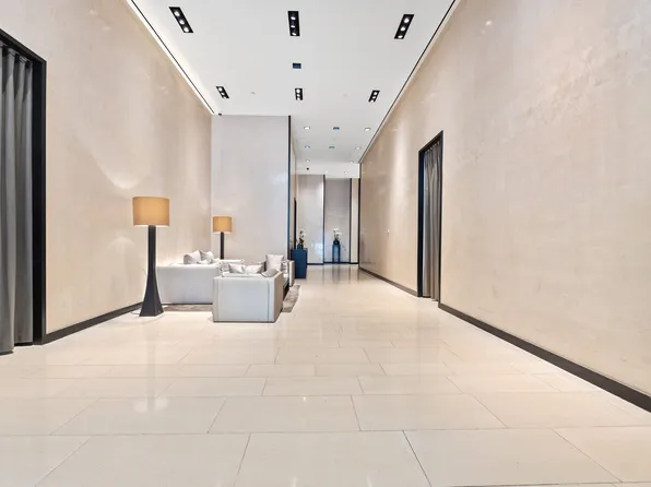 20 Pine Street 2907 image 16 of 17