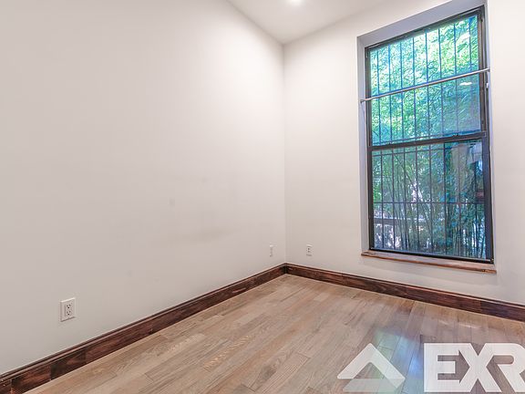 5th image of 163A Halsey St #2R