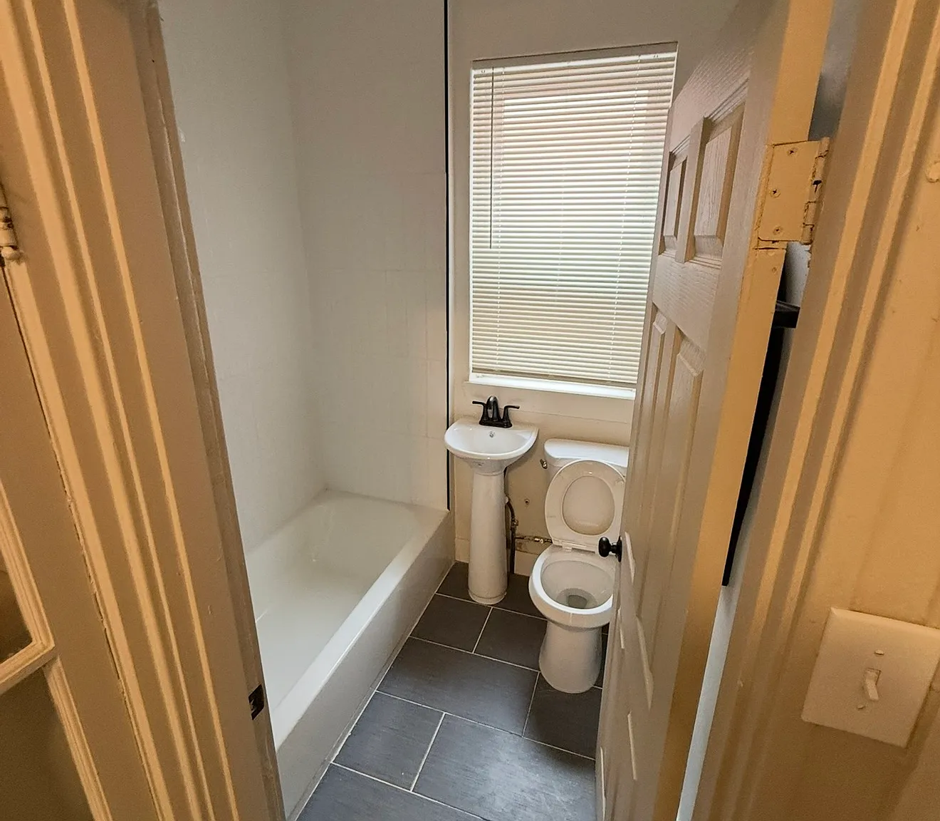 2 bed, 980 sqft, $1,200 — Photo 1