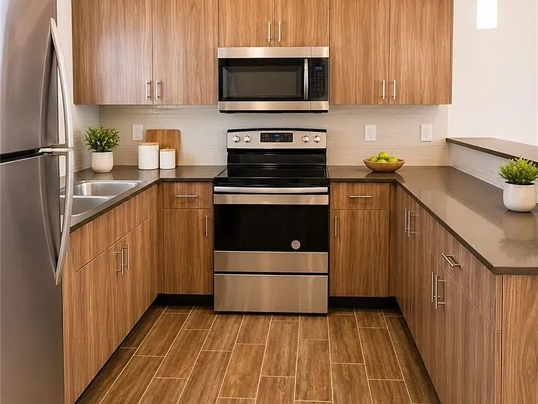 1601 Cortlandt St #4 — Photo 4