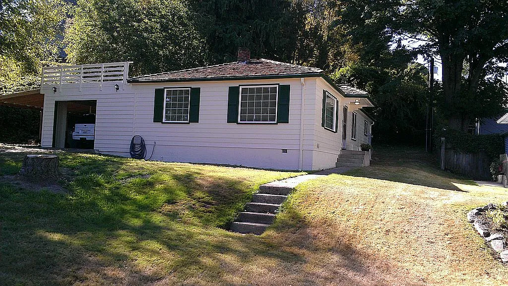 1136 E 6th St photo 1