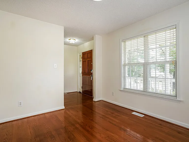 6728 Oviedo Dr — Photo 5
