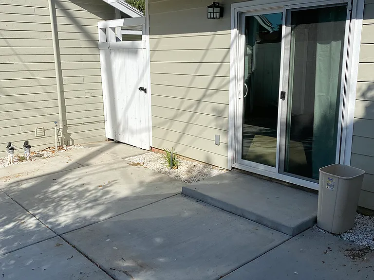 4429 Larchwood Pl — Photo 4