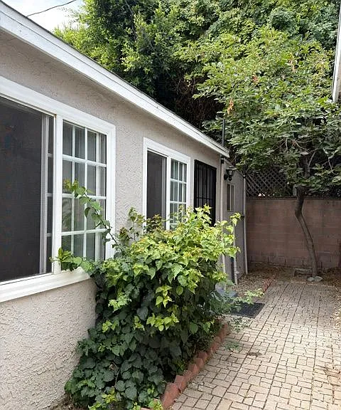 135 N Florence St #A — Photo 2