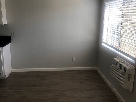 4th image of 1633 S Bundy Dr #4