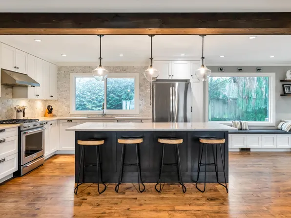 2434 127th St, Surrey, BC V4A 8H4