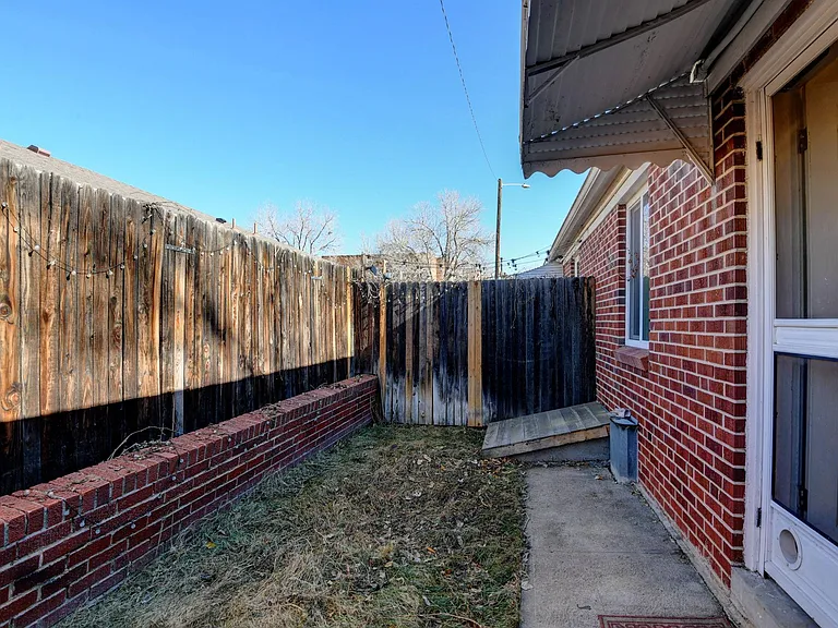 1427 N Jasmine St — Photo 18