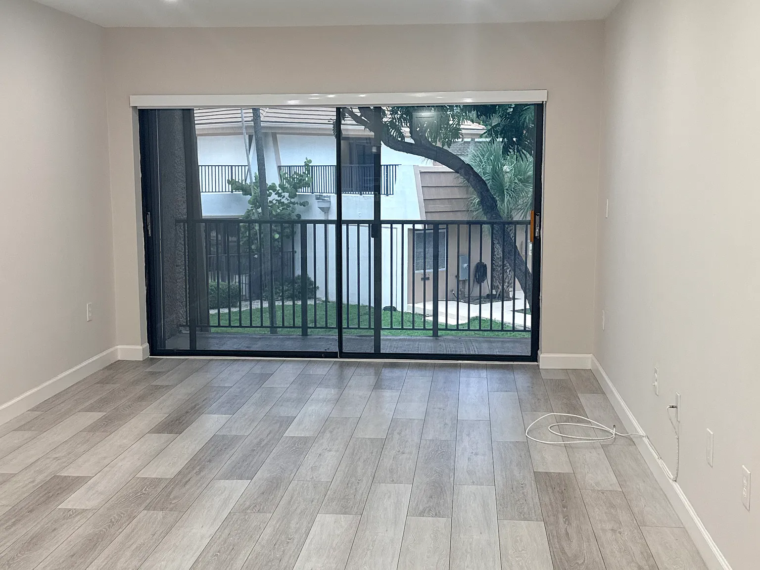 2 bed, 850 sqft, $2,350 — Photo 3