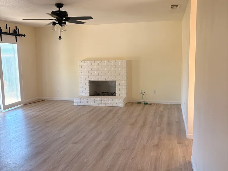 1400 Dalarna Way — Photo 3