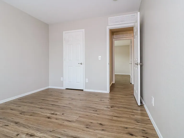 7412 S 37th Dr — Photo 15
