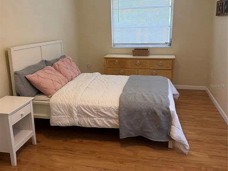 270 S Maple St — Photo 11