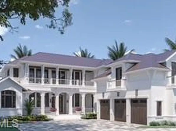 637 Palm Cir W, Naples, FL 34102