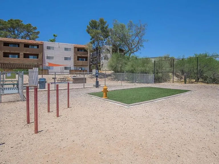 Casas Adobes Apartments — Photo 13