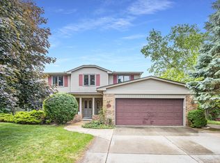 2724 Stonebury Dr, Rochester Hills, MI 48307