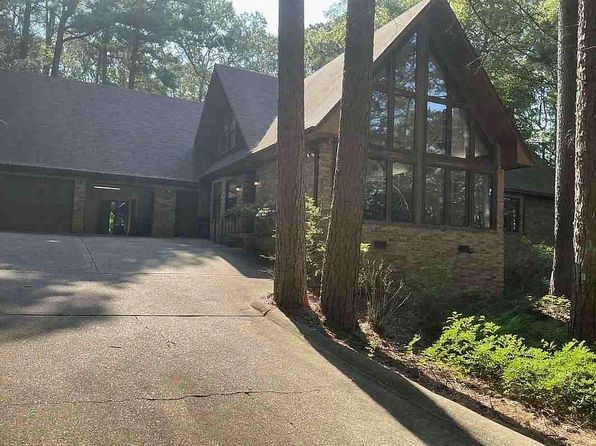 1002 Village Dr