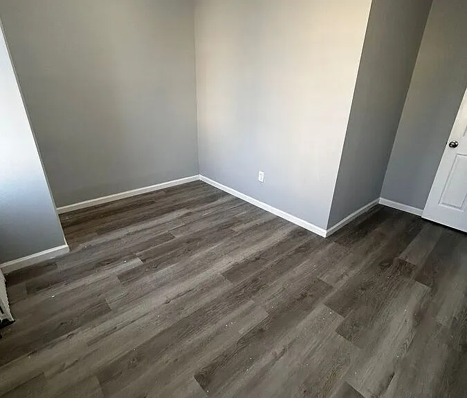 157 Voss Ave — Photo 2