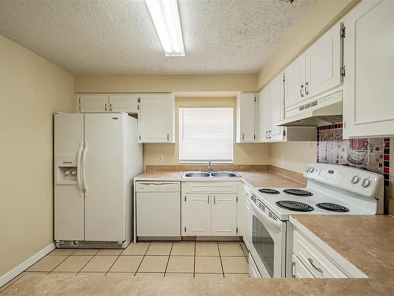 9616 N Oklawaha Ave #1/2 — Photo 17