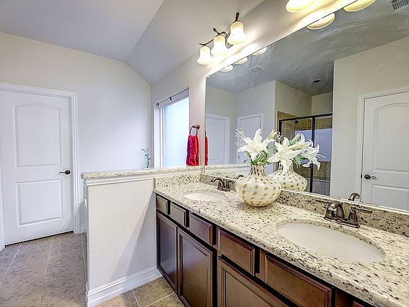 4th image of 2413 Olivia Ln