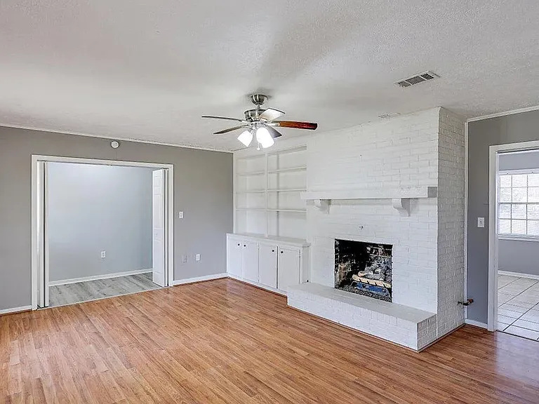 221 Pecan Hill Dr — Photo 4