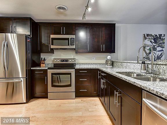 4th image of 1713 S Hayes St APT A
