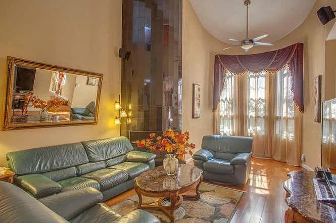 3 bed, 1759 sqft, $5,100 — Photo 4