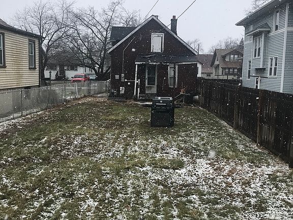 3rd image of 643 Forsythe Ave