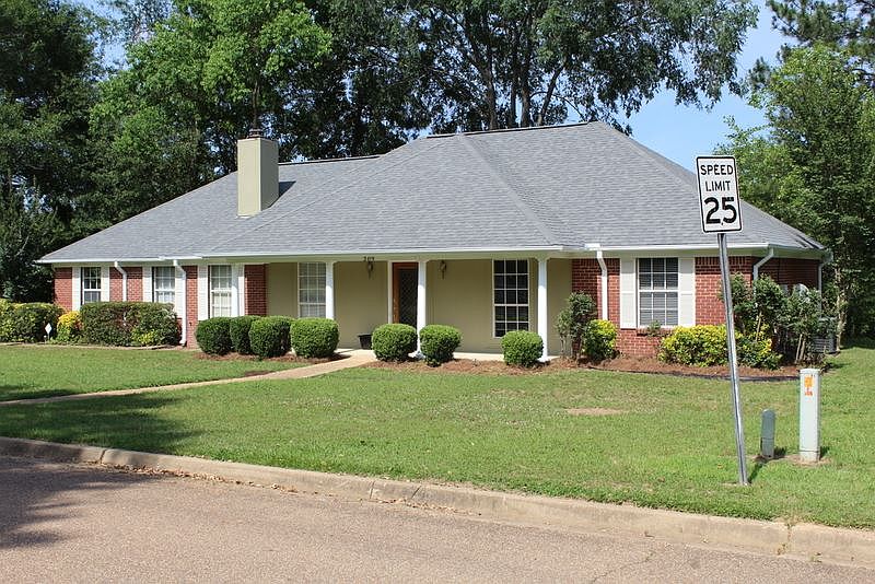1st image of 309 Pebble Creek Dr