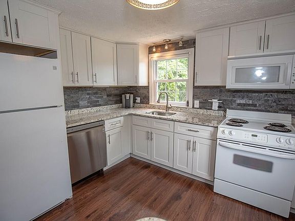 3rd image of 10 Zabriskie Dr #10