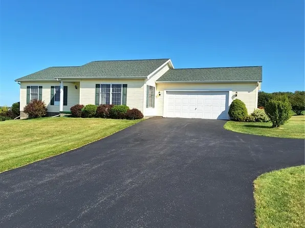 8117 Warner Rd, Le Roy, NY 14482