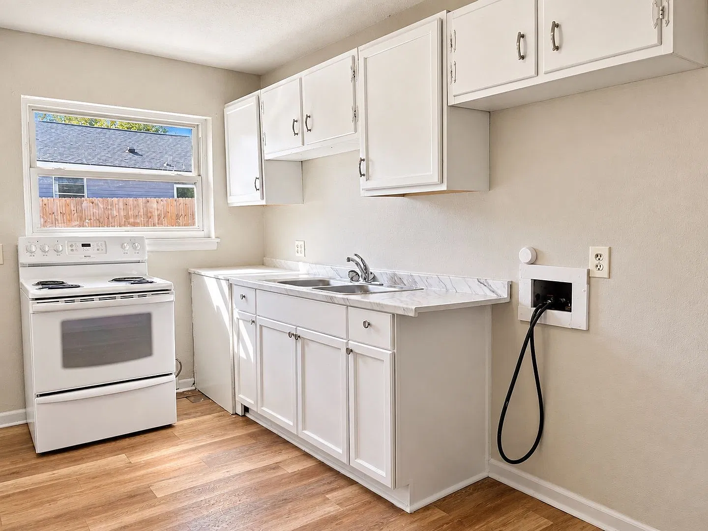 2 bed, 1.0 bath, 1679 sqft, $895 — Photo 4
