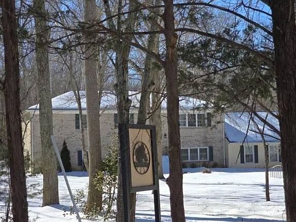 3rd image of 9 Rosedale Dr