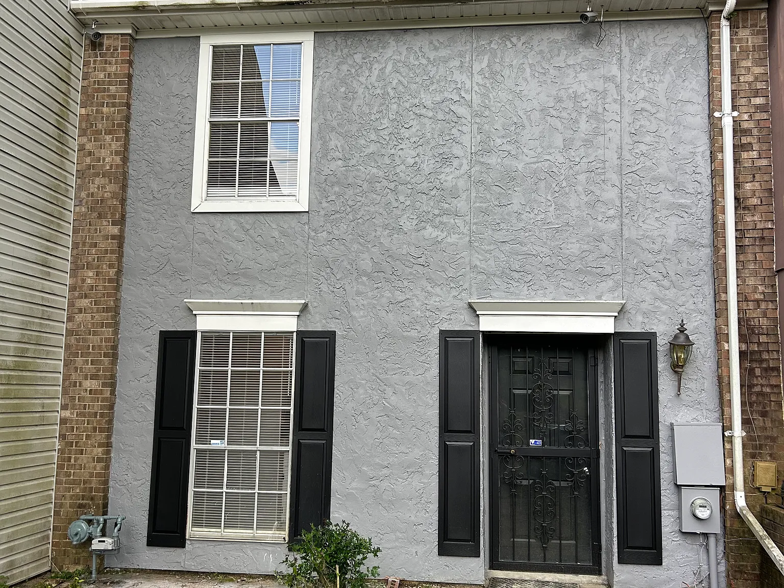 3 bed, 1200 sqft, $1,100 — Photo 1