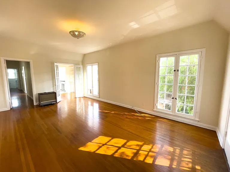 5353 La Cresta Ct — Photo 2