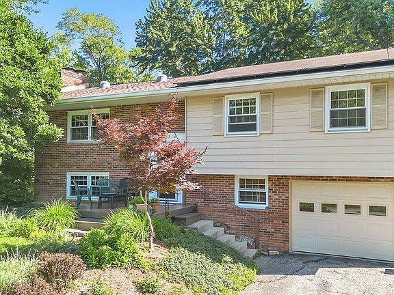 3rd image of 2213 S Sussex Dr