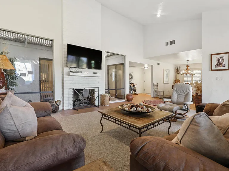 47 Juan Carlos Dr — Photo 11