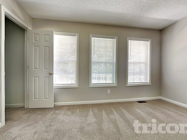 37 Abbotsford Dr — Photo 11