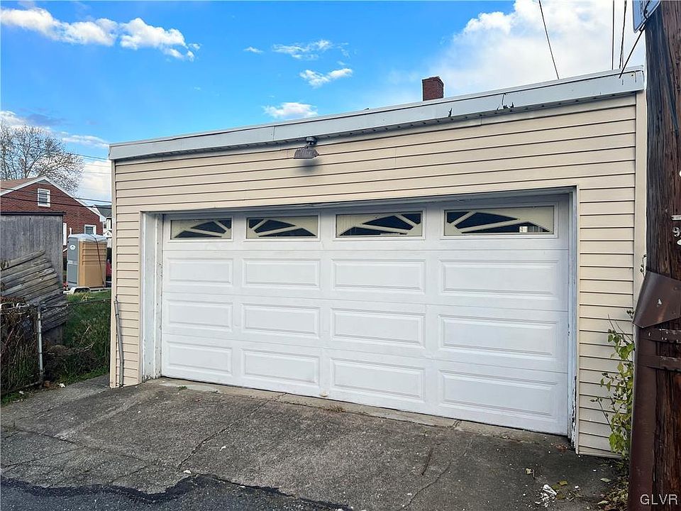 2nd image of 731 Wood St