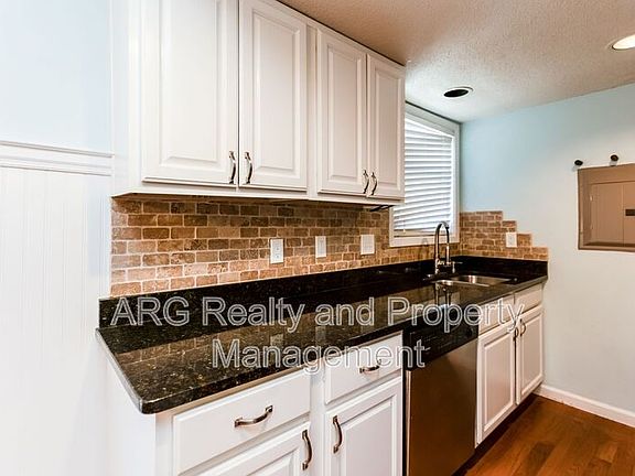 3rd image of 6900 Roswell Rd APT J4