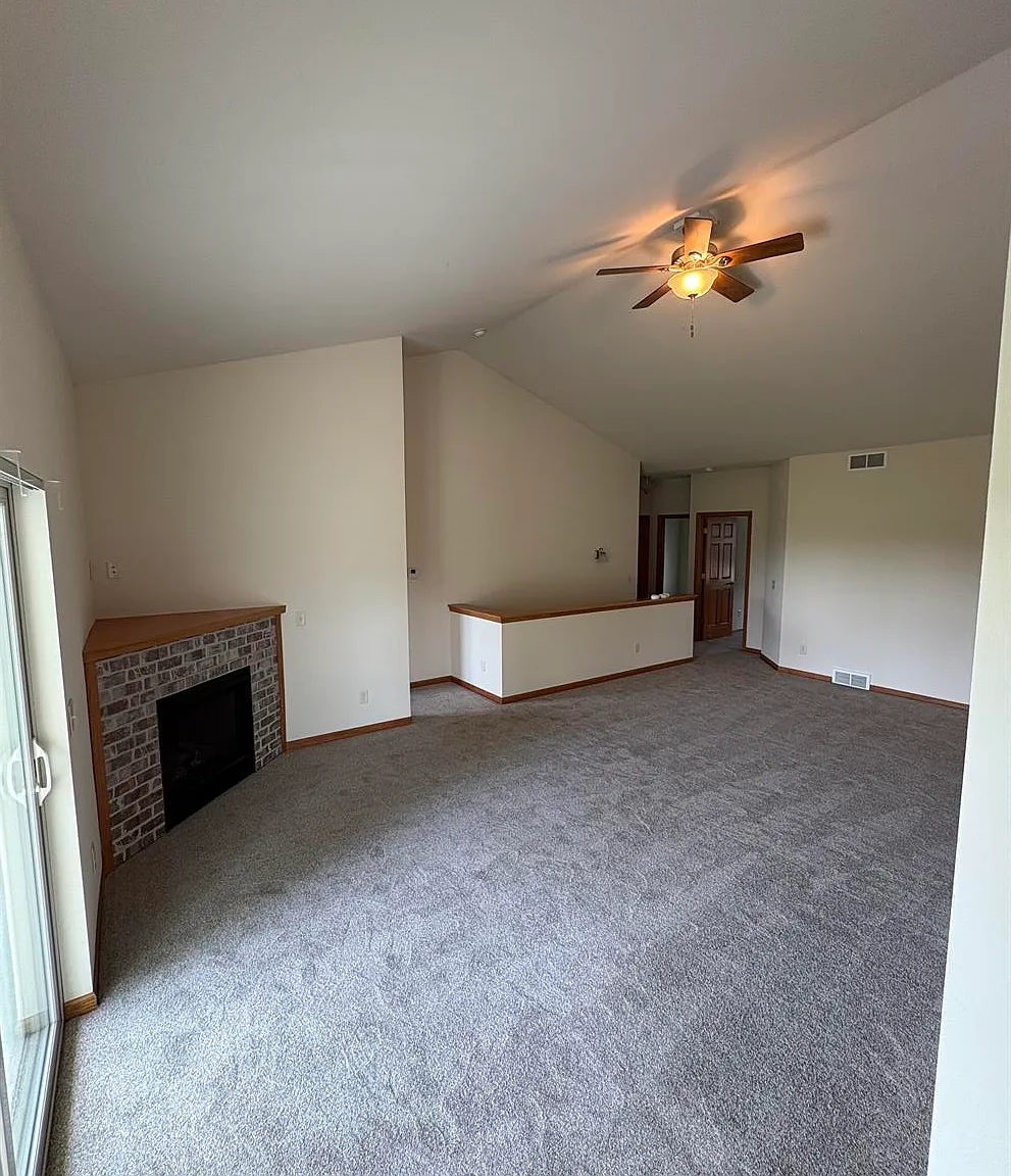 424 Sturges St — Photo 3
