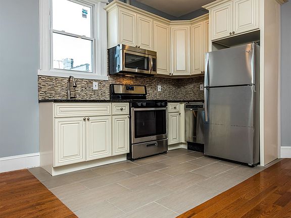 012_59-28_68th_road__2-9