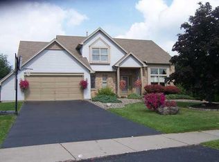 302 Crystal Creek Dr, Rochester, NY 14612