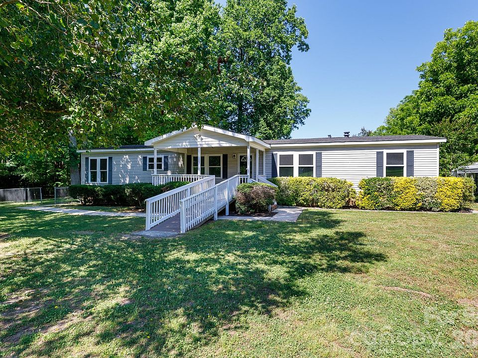 1st image of 2967 Starnes Dr