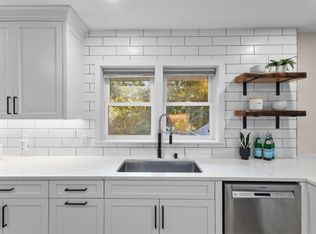 1843 Victoria St N, Roseville, MN 55113