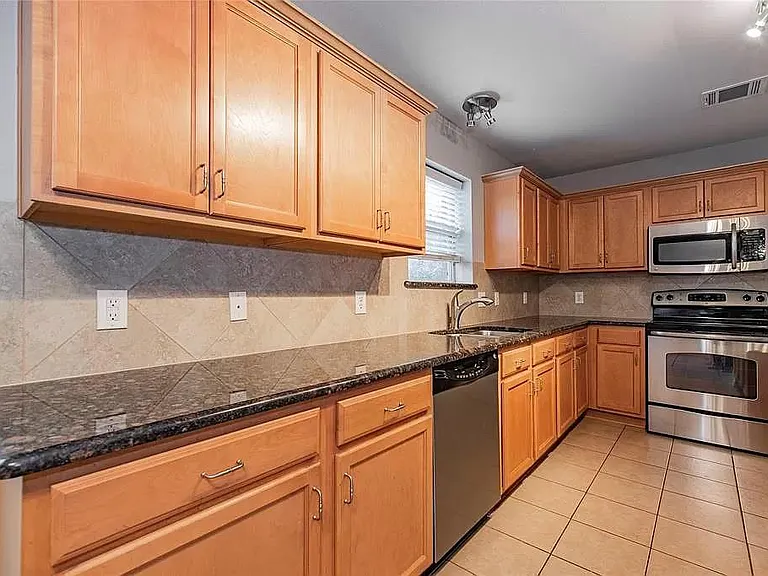 1208 Angelina Dr — Photo 24